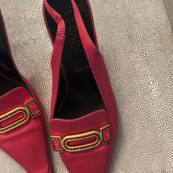 Escada Bright Pink with Rhinestone Broach Sling-back pumps, Size 36, heel 3” - Picture 2 of 11